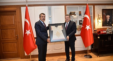 Milli Eğitim Bakanı Yusuf Tekin Trabzon Büyükşehir Belediyesi'ni Ziyaret Etti