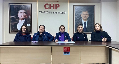 CHP Trabzon Kadın Kolları Kadına Yönelik Şiddetle Mücadele Günü Nedeniyle Basın Açıklaması Yaptı