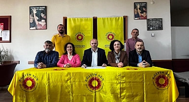 Eğitim-Sen Trabzon Şubesi 24 Kasım Öğretmenler Günü Nedeniyle Basın Açıklaması Yaptı