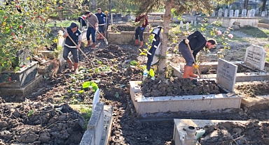 Trabzon Büyükşehir Belediyesi Mezarlıklardaki Afet Hasarlarını Giderdi