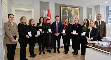 Mor Pazar'ın Gönüllü Kadın Çalışanlarına Plaketm Verildi