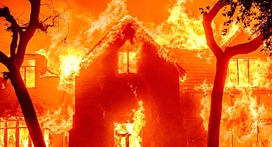 Los Angeles'taki Yangında Can Kaybı 16'ya Yükseldi