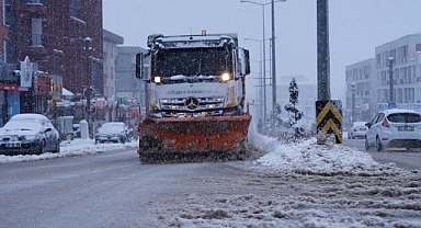 Düzce'de Karla Mücadele Çalışmaları 7/24 Sürüyor