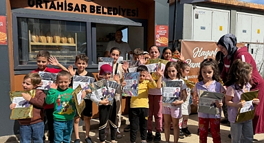 Ortahisar Belediyesi, Ramazan Bayramı'nda Çocukları Unutmadı: 5 Mahallede Hediye Dağıtıldı