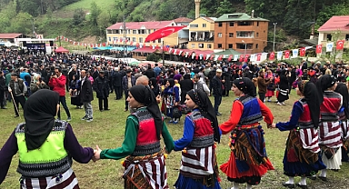 Şalpazarı'nın 30 Yıllık Geleneği: Acısu Hıdırellez Şenliği Binlerce Kişiyi Bir Araya Getirdi