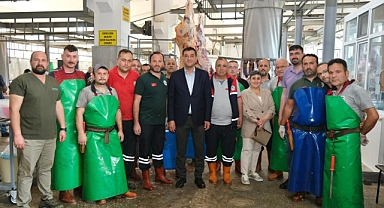 Başkan Köse Ücretsiz Kesim Hizmeti Veren Belediye Mezbahanesini Ziyaret Etti