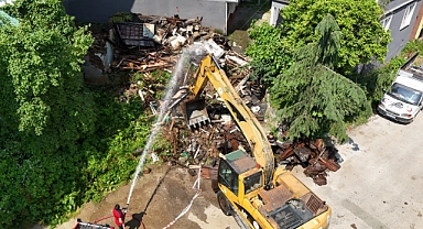 Giresun'da Metruk Bina Alarmı: Belediye Hız Kesmeden Yıkıyor!