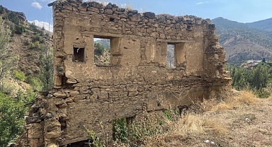 Gümüşhane'nin 2 Bin Yıllık Kalesi Yok Oluyor