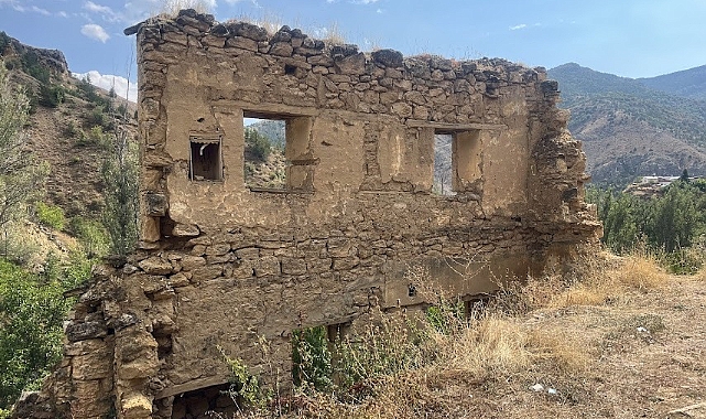 Gümüşhane'nin 2 Bin Yıllık Kalesi Yok Oluyor