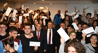 Trabzon Büyükşehir'den 10 Bin Öğrenciye Dijital Eğitim Desteği