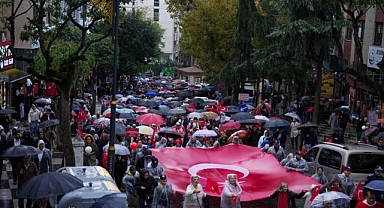 Trabzon'da Cumhuriyet Coşkusu Yağmura Rağmen Sönmedi: