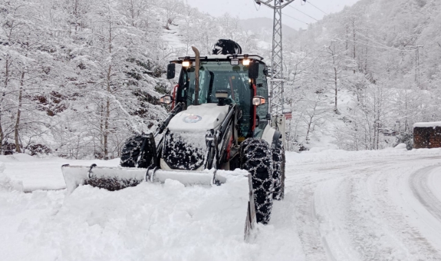 Trabzon'da Kar Nedeniyle 70 Mahalle Yolu Kapandı