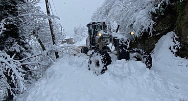 Trabzon'da 40 Mahalle Yolu Ulaşıma Kapandı! Ekipler Seferber Oldu