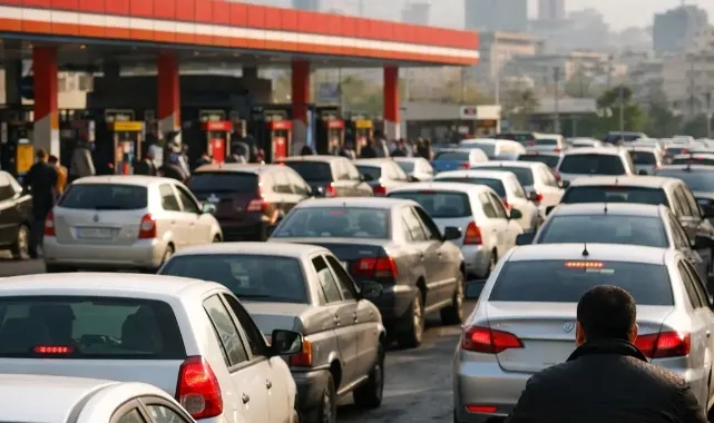Tahran'da Yakıt İstasyonlarında Kuyruklar Oluştu