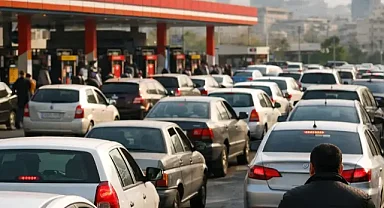 Tahran'da Yakıt İstasyonlarında Kuyruklar Oluştu