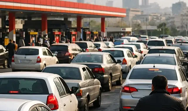 Tahran'da Yakıt İstasyonlarında Kuyruklar Oluştu