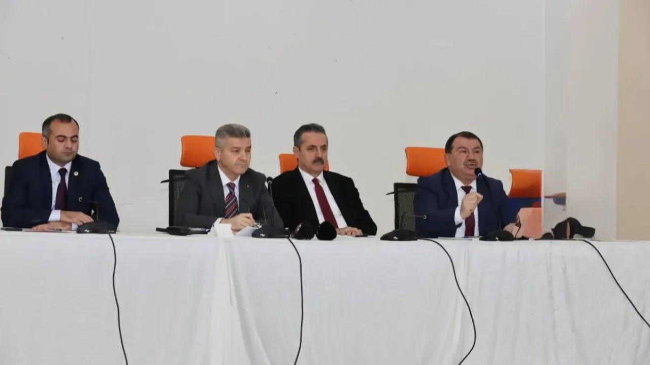 Artvin Valisi Turan Ergün, Muhtarların Sorunlarını Dinledi