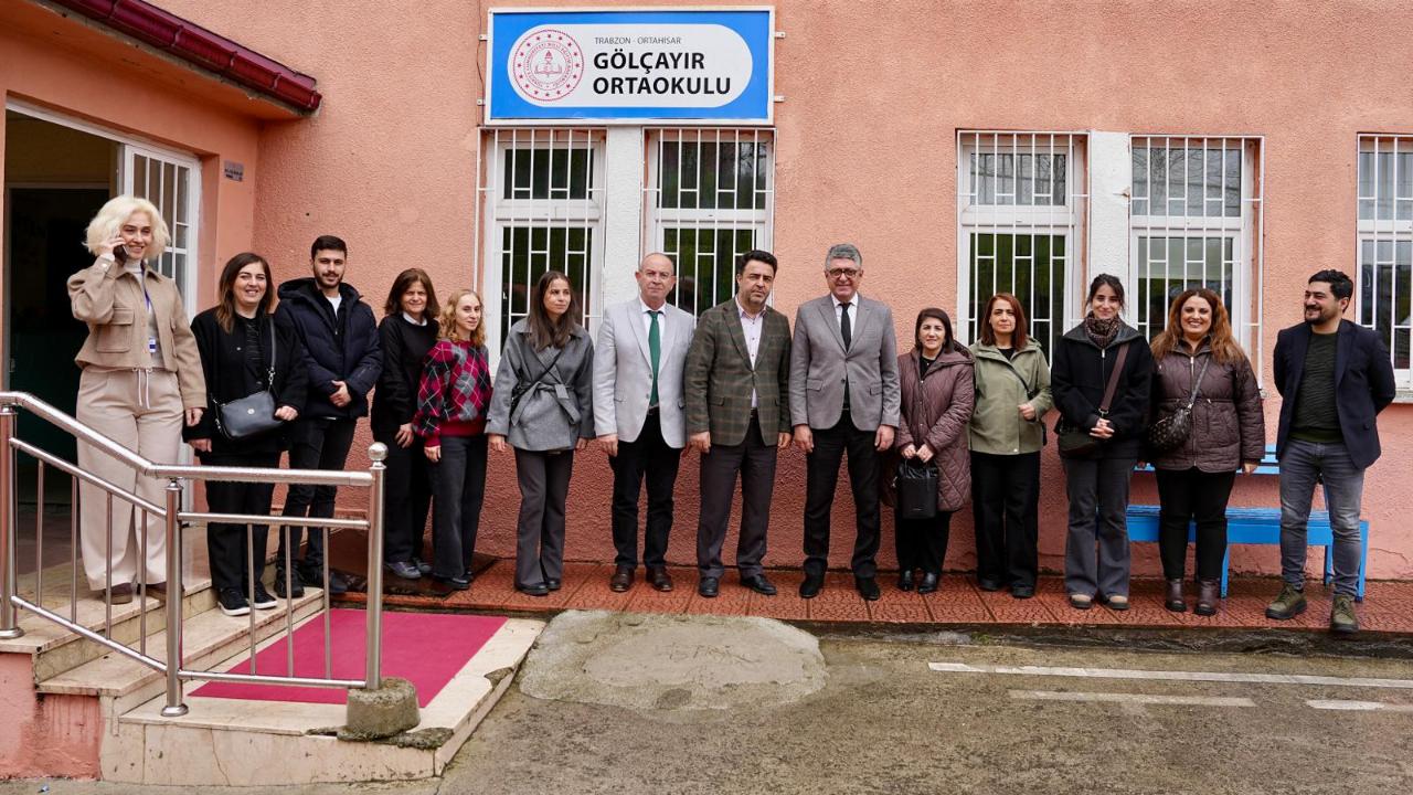 Ortahisar’dan Kırsaldaki Okullara Dev Destek: 1000 Kitapla Geleceğe Işık Oldular!