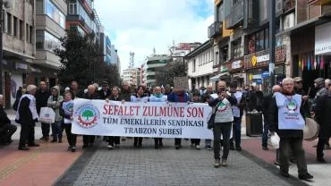 Trabzon’da Emekliler Sokağa İndi: “Sefalete Boyun Eğmeyeceğiz!”