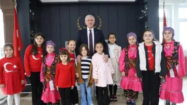 Başkan Sarıalioğlu’ndan Çocuklara: "Sizler En Kıymetli Hazinemizsiniz"