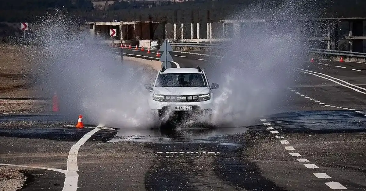 Trafik Polislerine Zorlu Parkurlarda Sürüş Eğitimi
