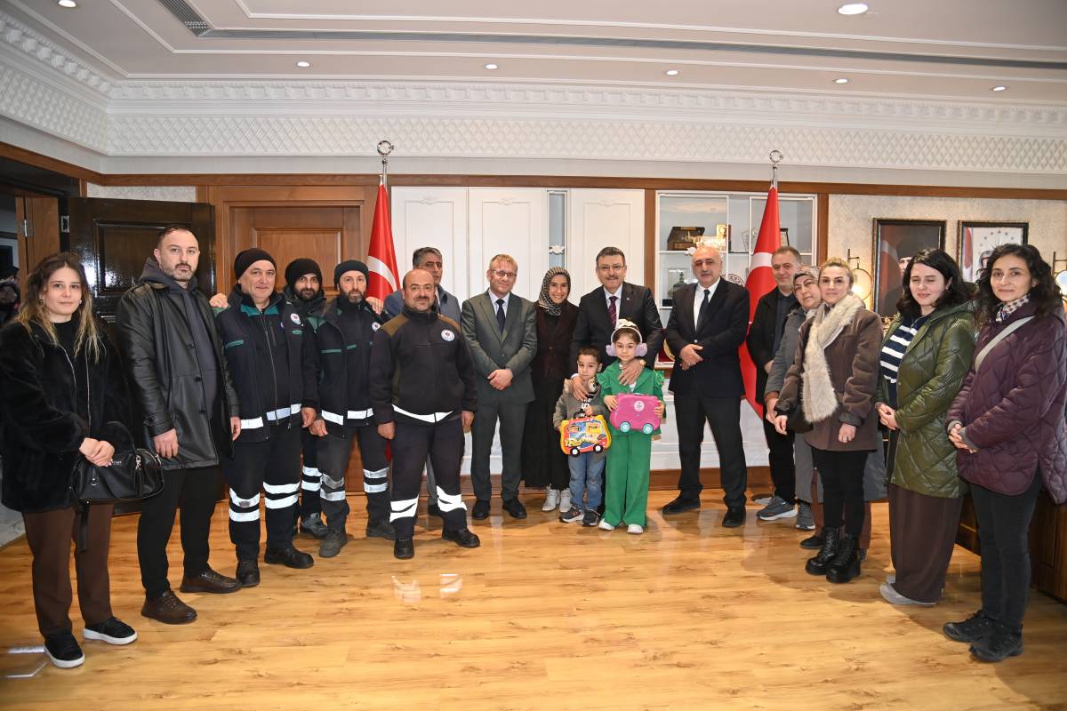 Başkan Genç, Belediye Personeliyle Bayramlaştı