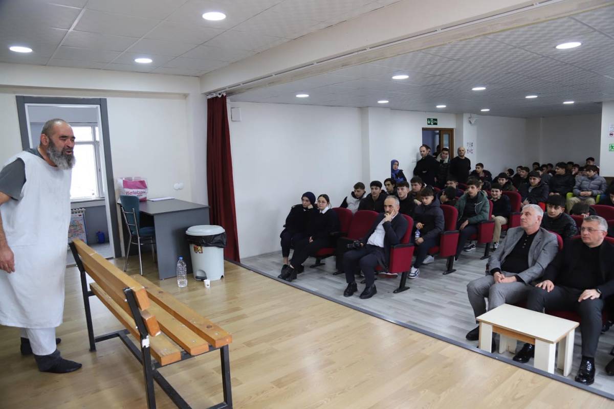 Dünya Tiyatro Günü Of'ta Sanatla Kutlandı